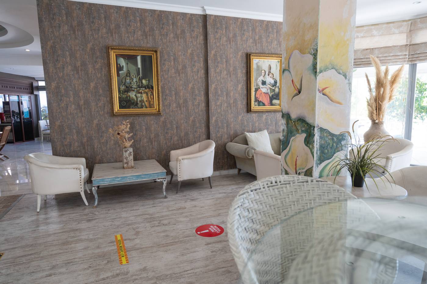 Romance-Beach-Lobby-46