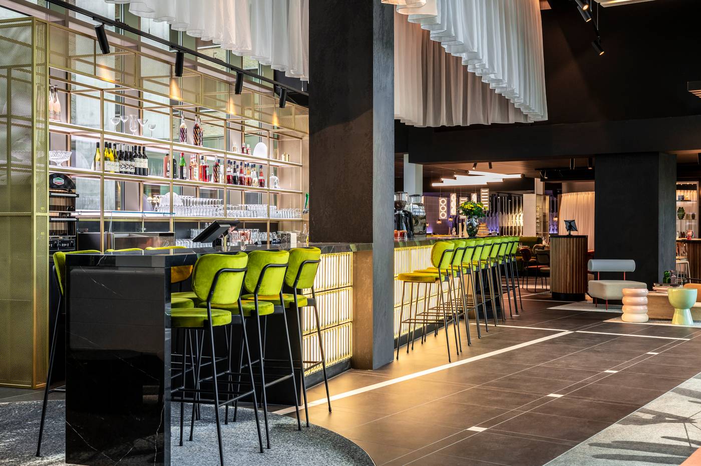 Tribe-Amsterdam-City-Bar-2