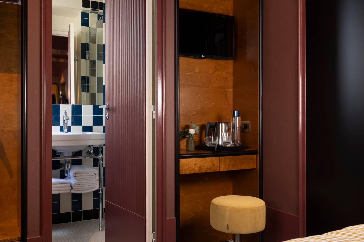 La-Conversation-Room-25