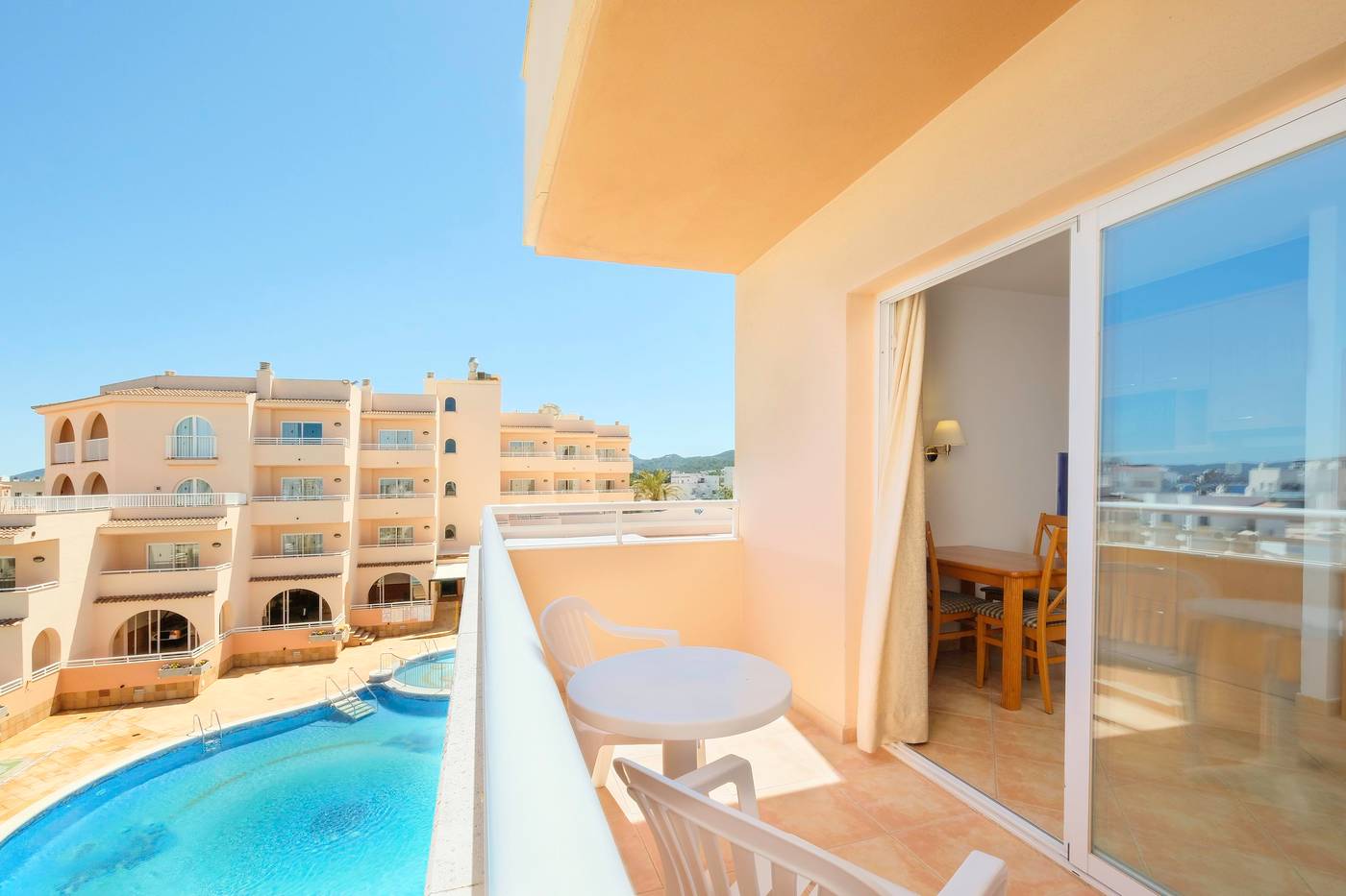 Rosamar-Aparthotel-All-Inclusive-Room-14