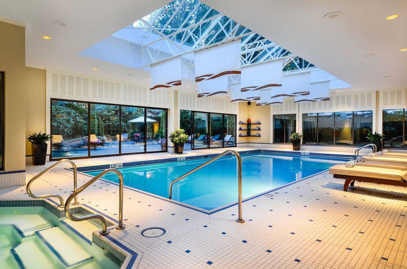 La-Grande-Residence-Vancouver-At-The-Sutton-Place-Pool-33