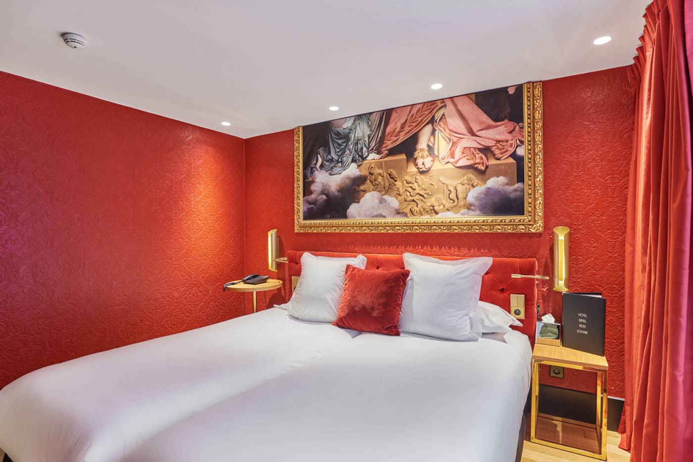 Hotel-Eiffel-Petit-Louvre-Room-30