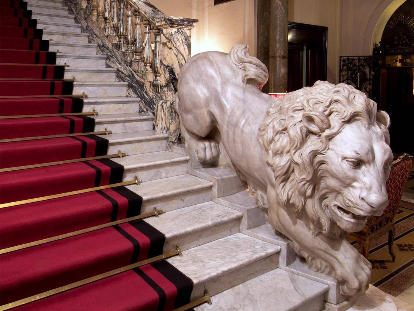 Grand-Hotel-Plaza-Lobby-11