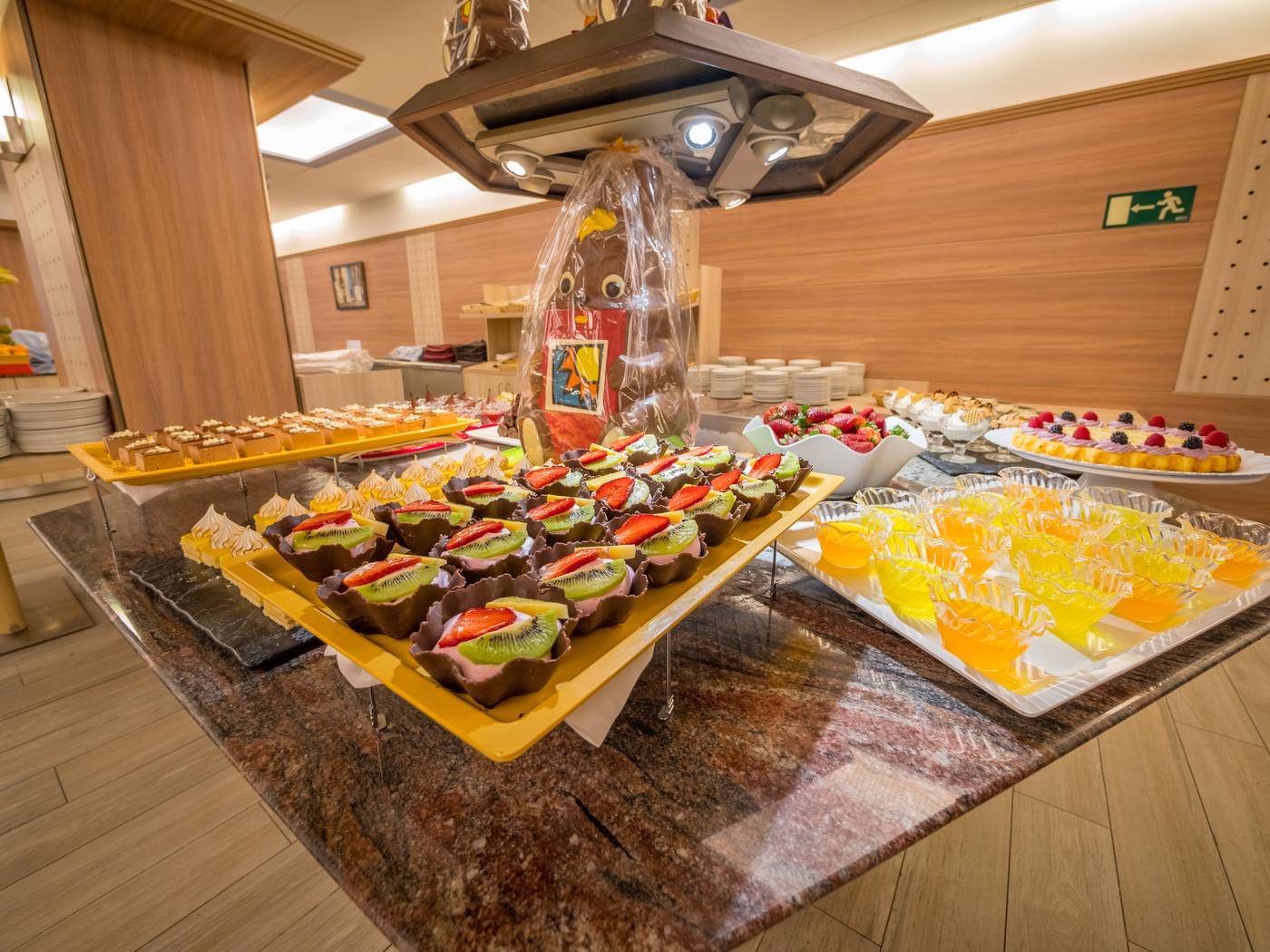 Golden-Avenida-Family-Suites-Restaurant-31