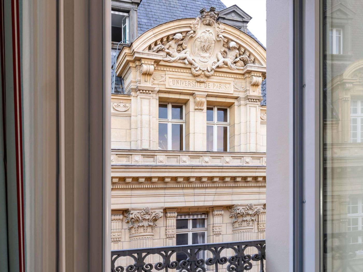Mercure-Paris-La-Sorbonne-Saint-Germain-des-Pres-Sports-and-Entertainment-3