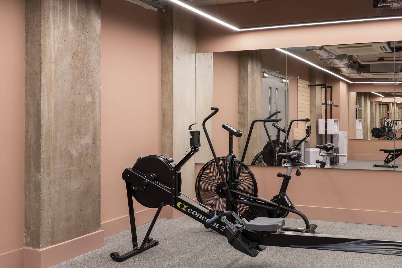 Zanzibar-Locke--Ha-Penny-Bridge-Sports-and-Entertainment-28