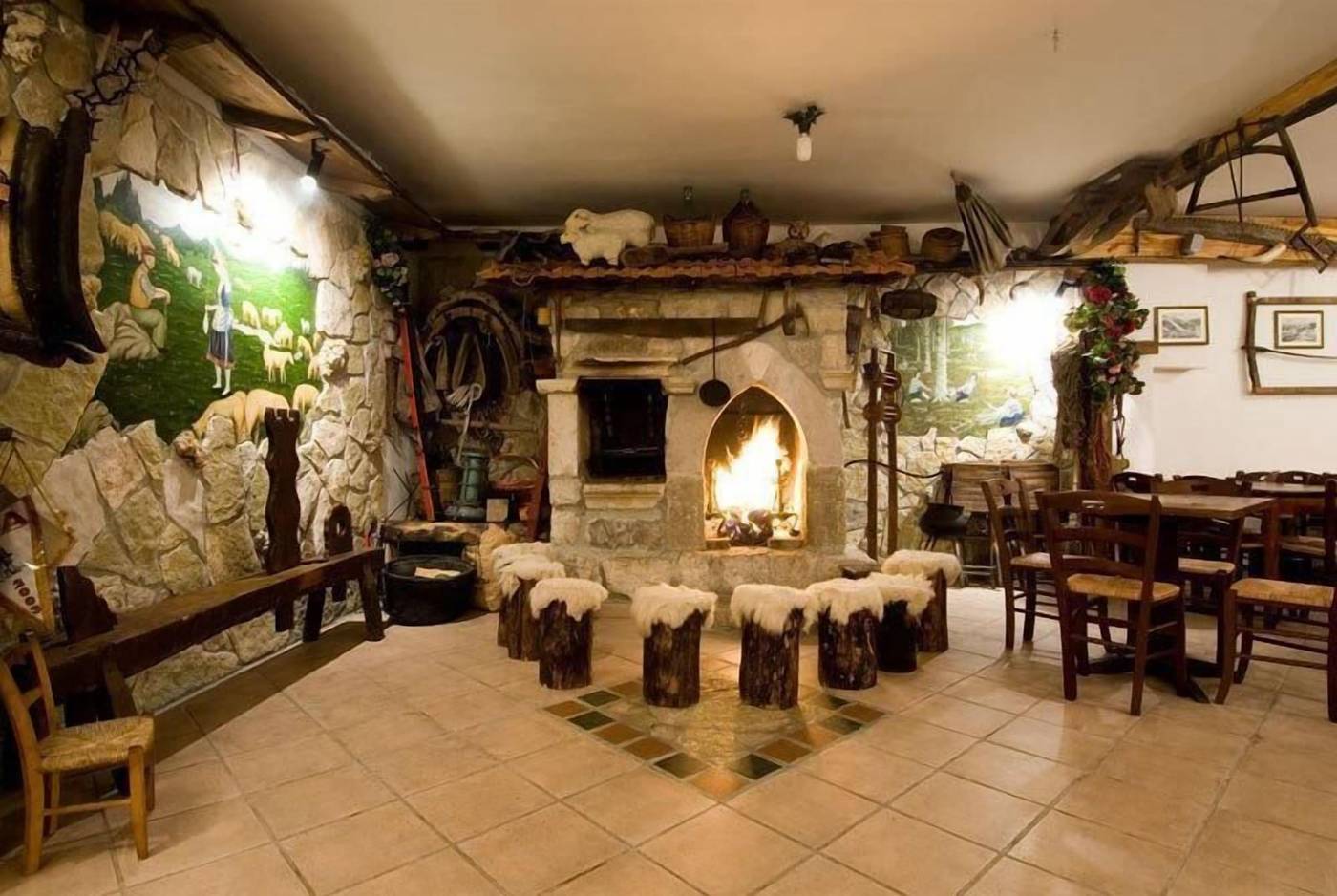 LH-Albergo-Paradiso-Lobby-13