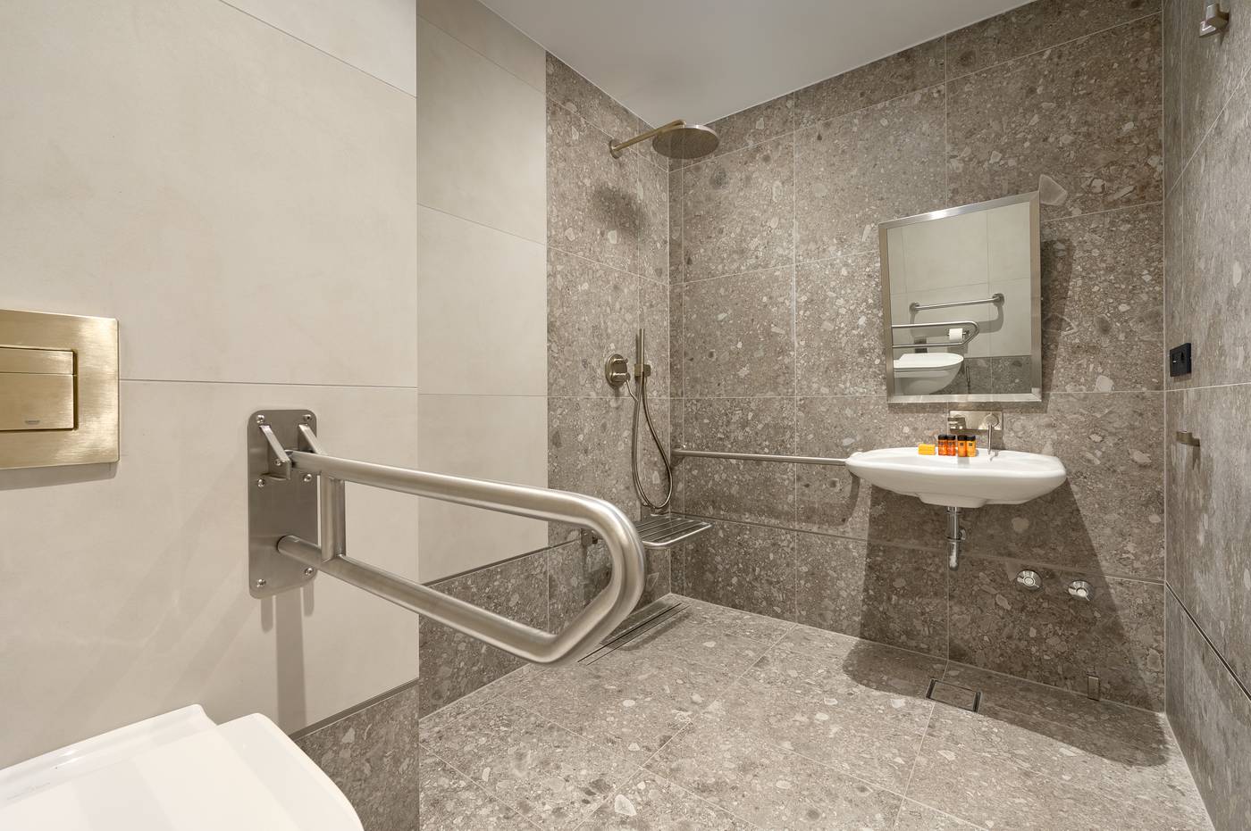 Grand-Hotel-View-Room-40