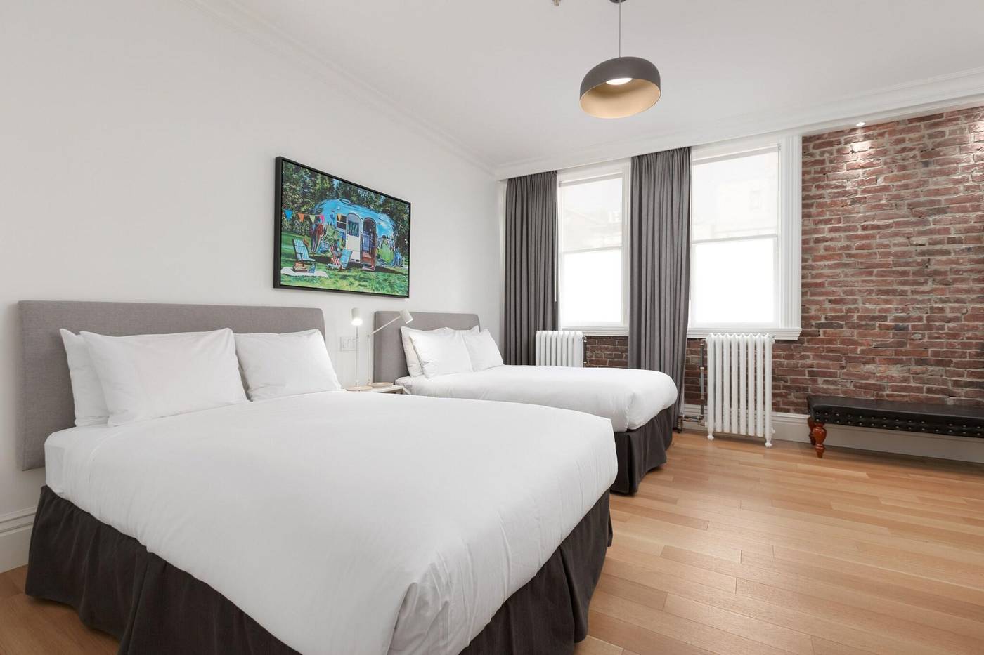 Victorian-Hotel-Vancouver-Room-22