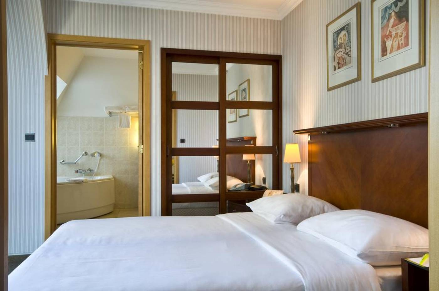 B-Aparthotel-Ambiorix-Room-18