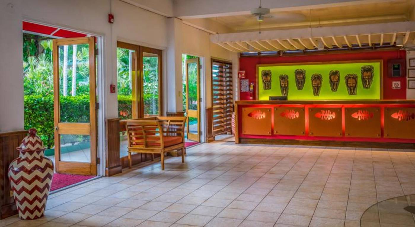 Grand-Decameron-Montego-Bay--A-Trademark-All-Inclusive-Lobby-49