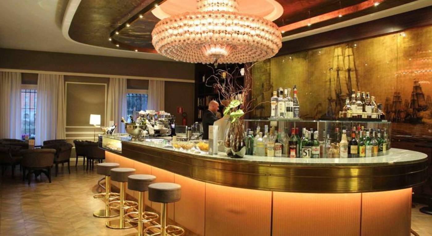 Plaza-Lucchesi-Bar-19