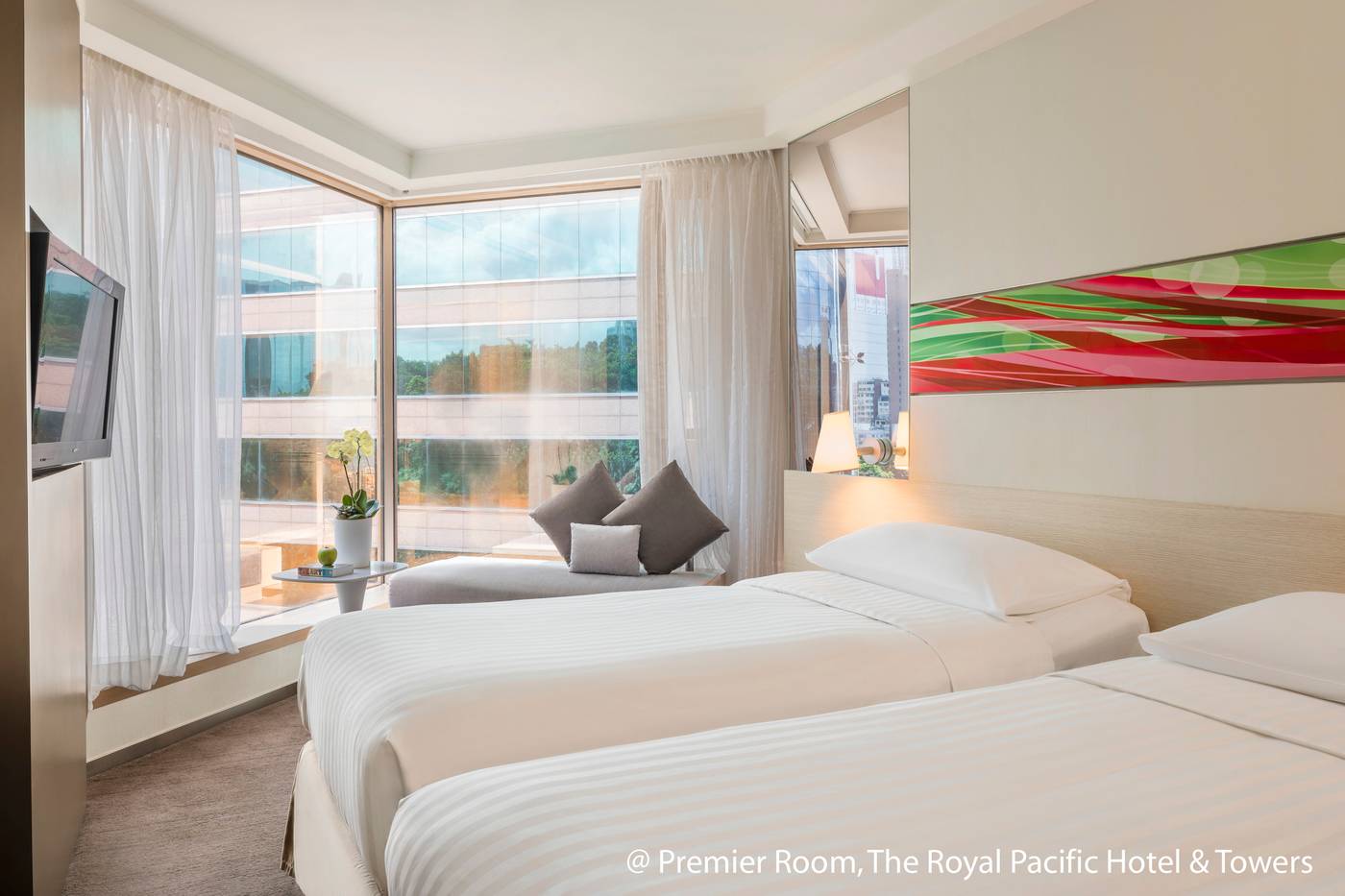 Royal-Pacific-Hotel-and-Towers-Room-15
