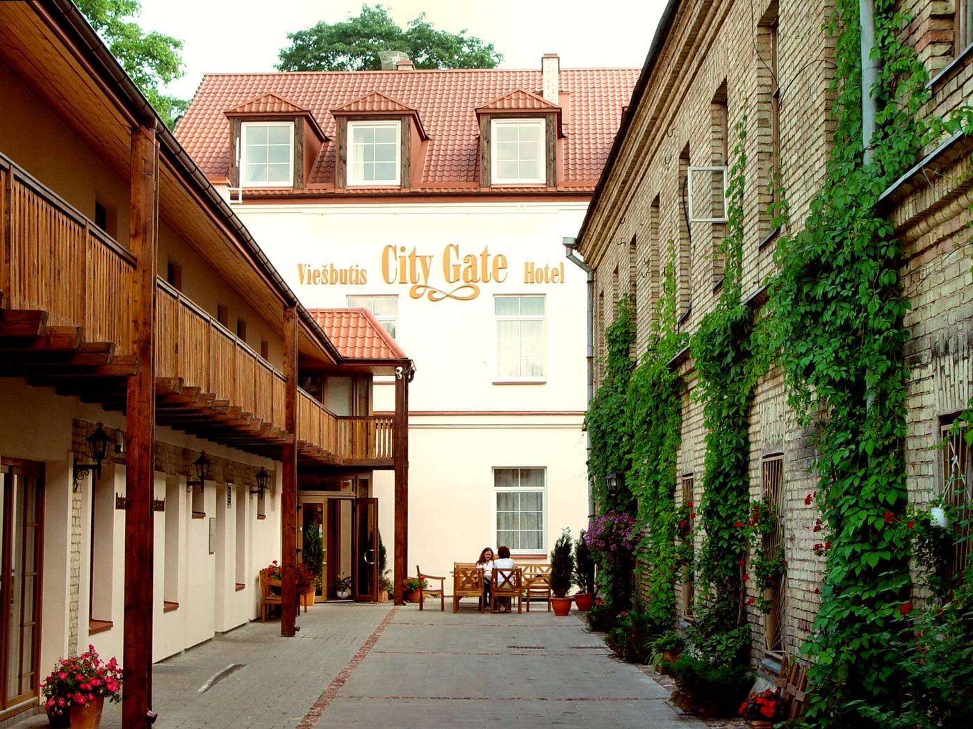 City Gate-Lithuania-VILNIUS-General view-5