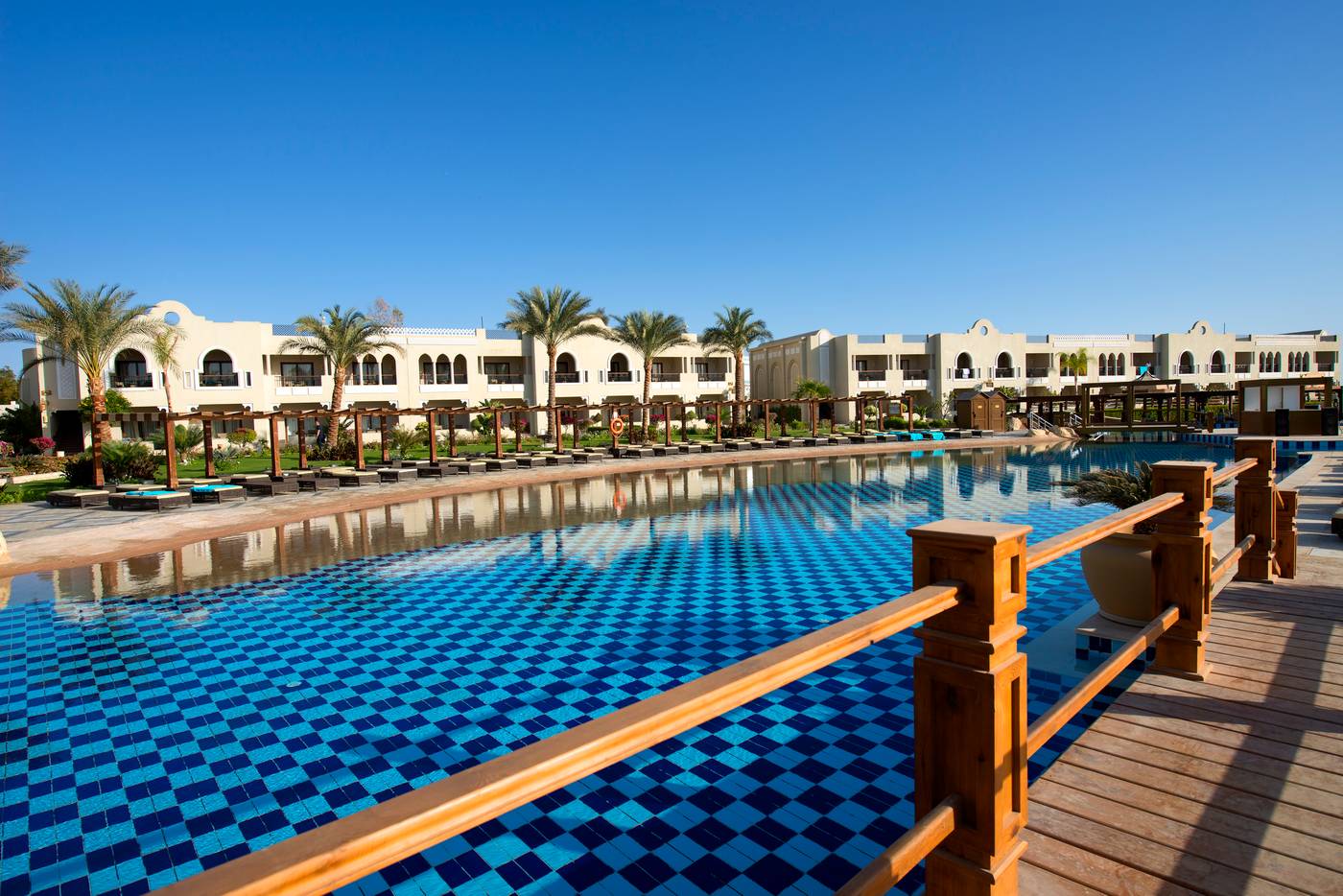 SUNRISE Arabian Beach Resort 04.09