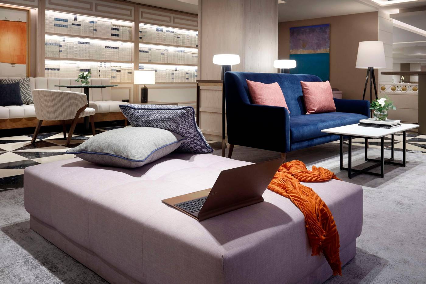 Hyatt-Regency-Hesperia-Madrid-Bar-7