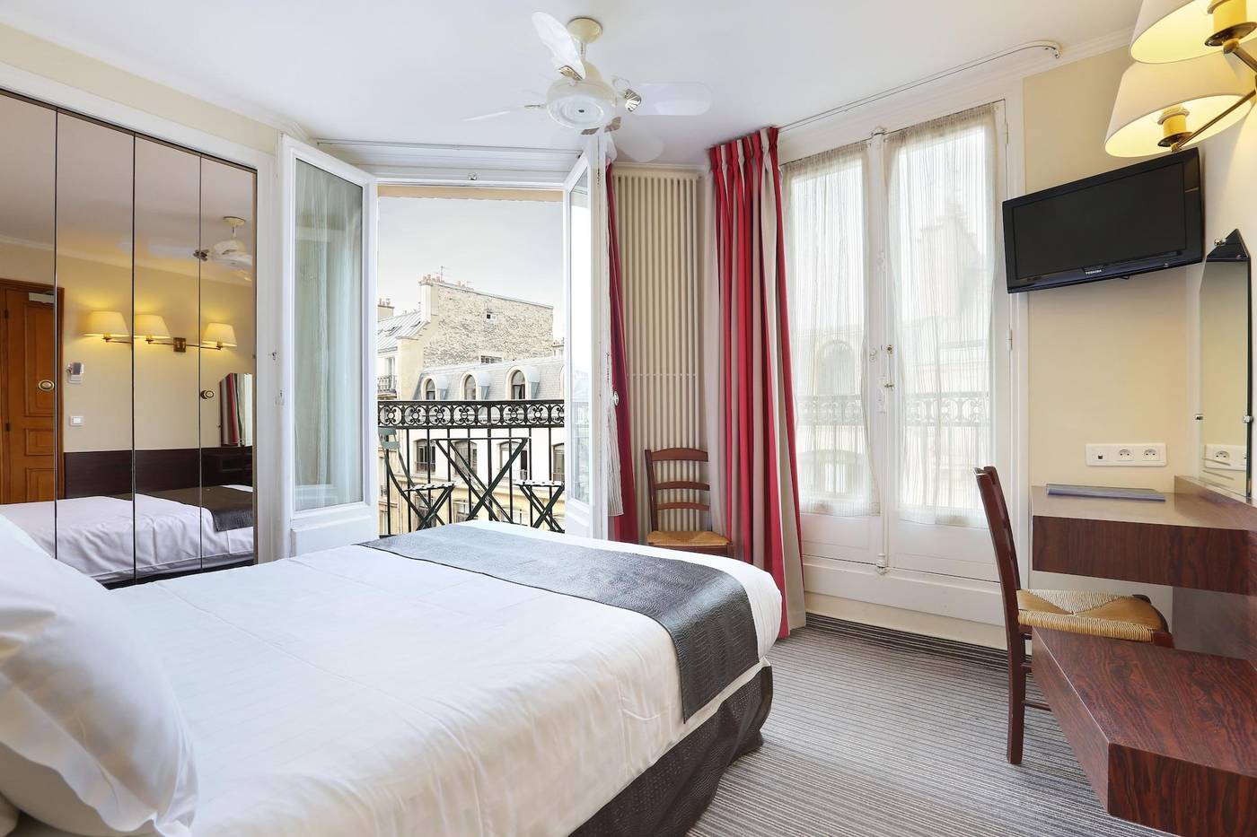 Hotel-du-College-de-France-Room-11