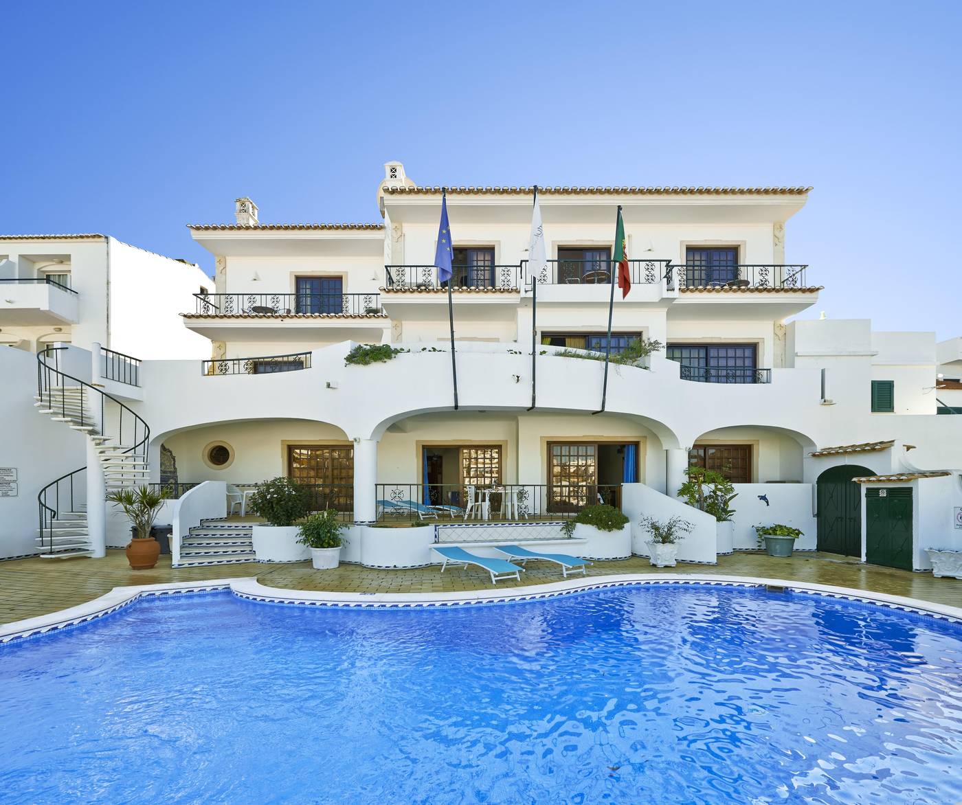 Cheerfulway-Bertolina-Mansion-Pool-1