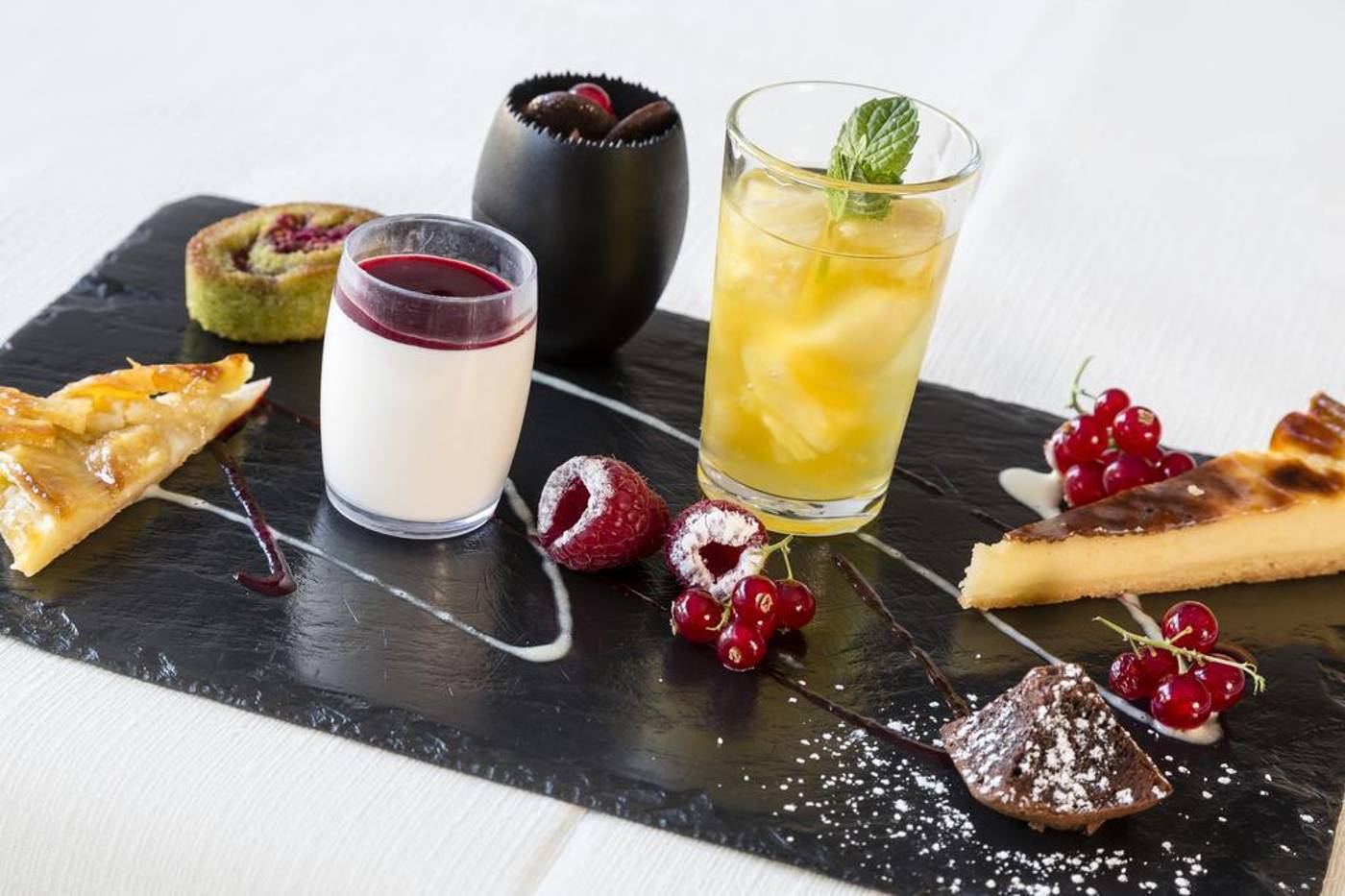 Grand Prix Hôtel & Restaurant-France-LE CASTELLET-General view-3