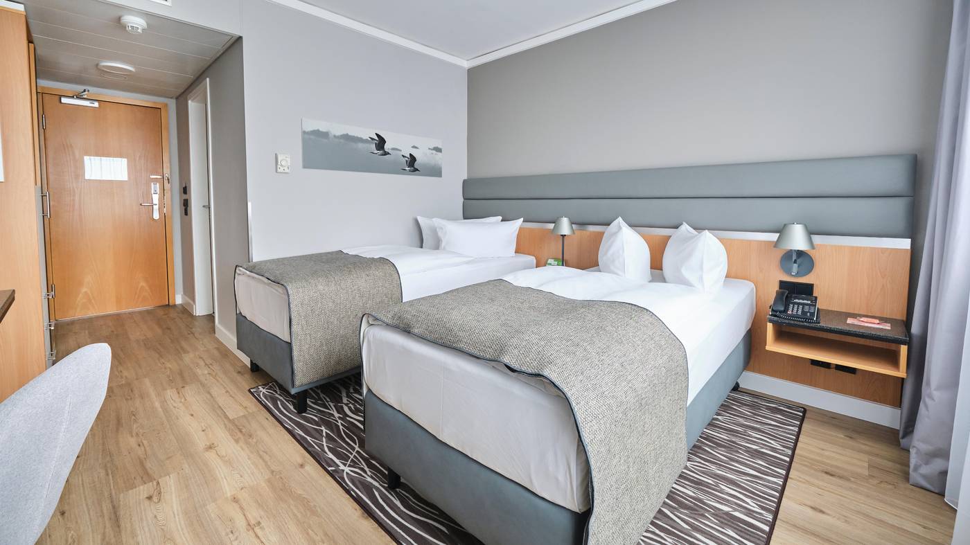 Holiday-Inn-Berlin-Airport-Conference-Center-Room-12