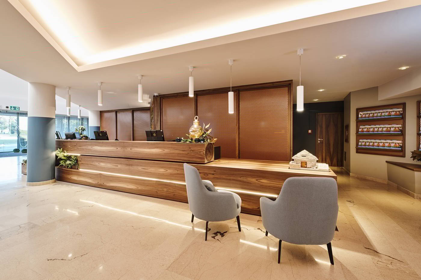 Aminess-Maestral-hotel-Lobby-50