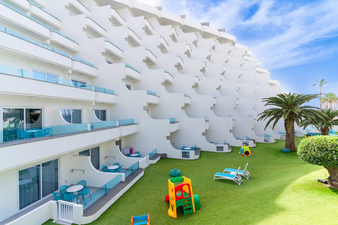 Hovima-La-Pinta-Beachfront-Family-Hotel-Sports-and-Entertainment-9