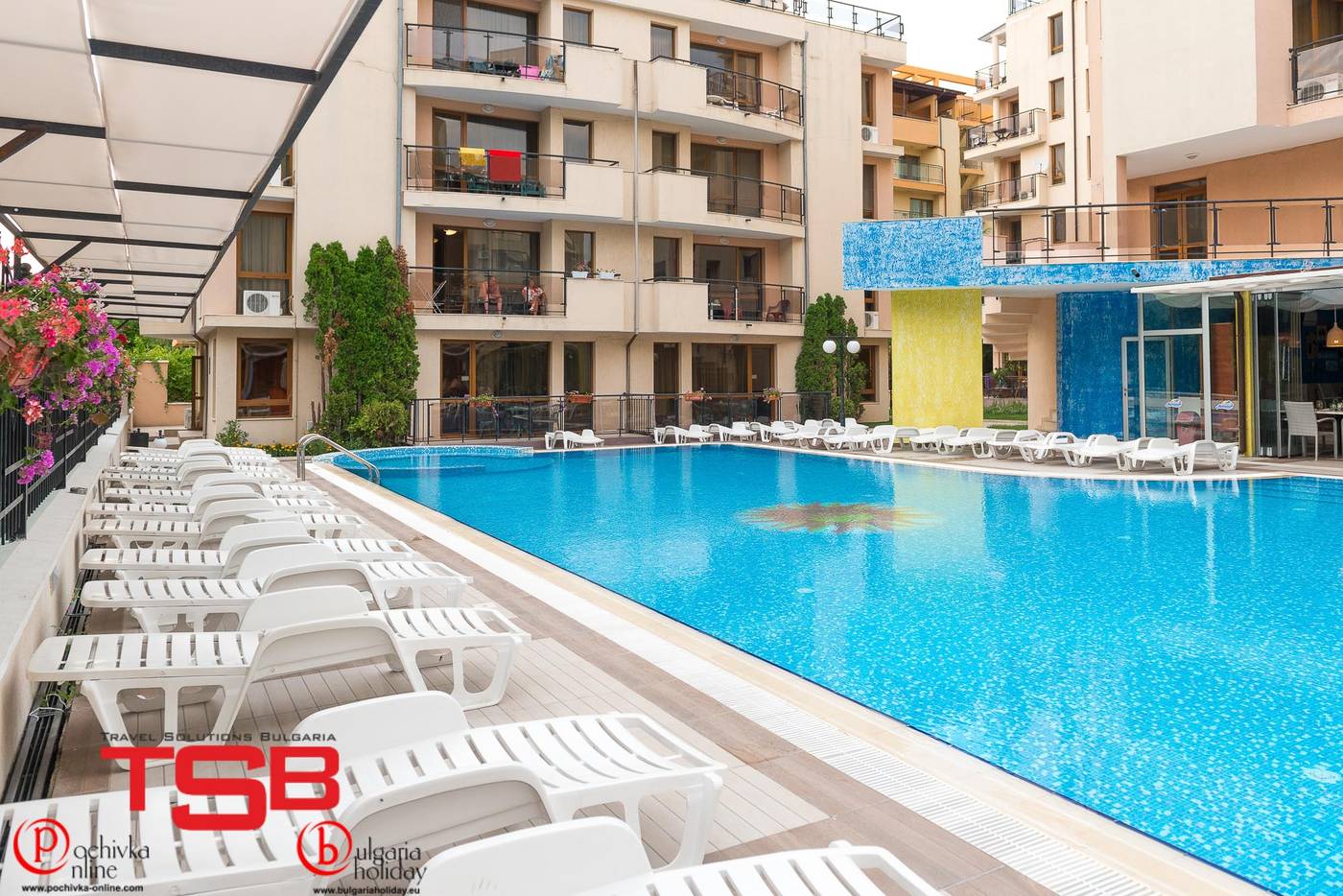 Sunny-Victory-Apartments-Pool-5