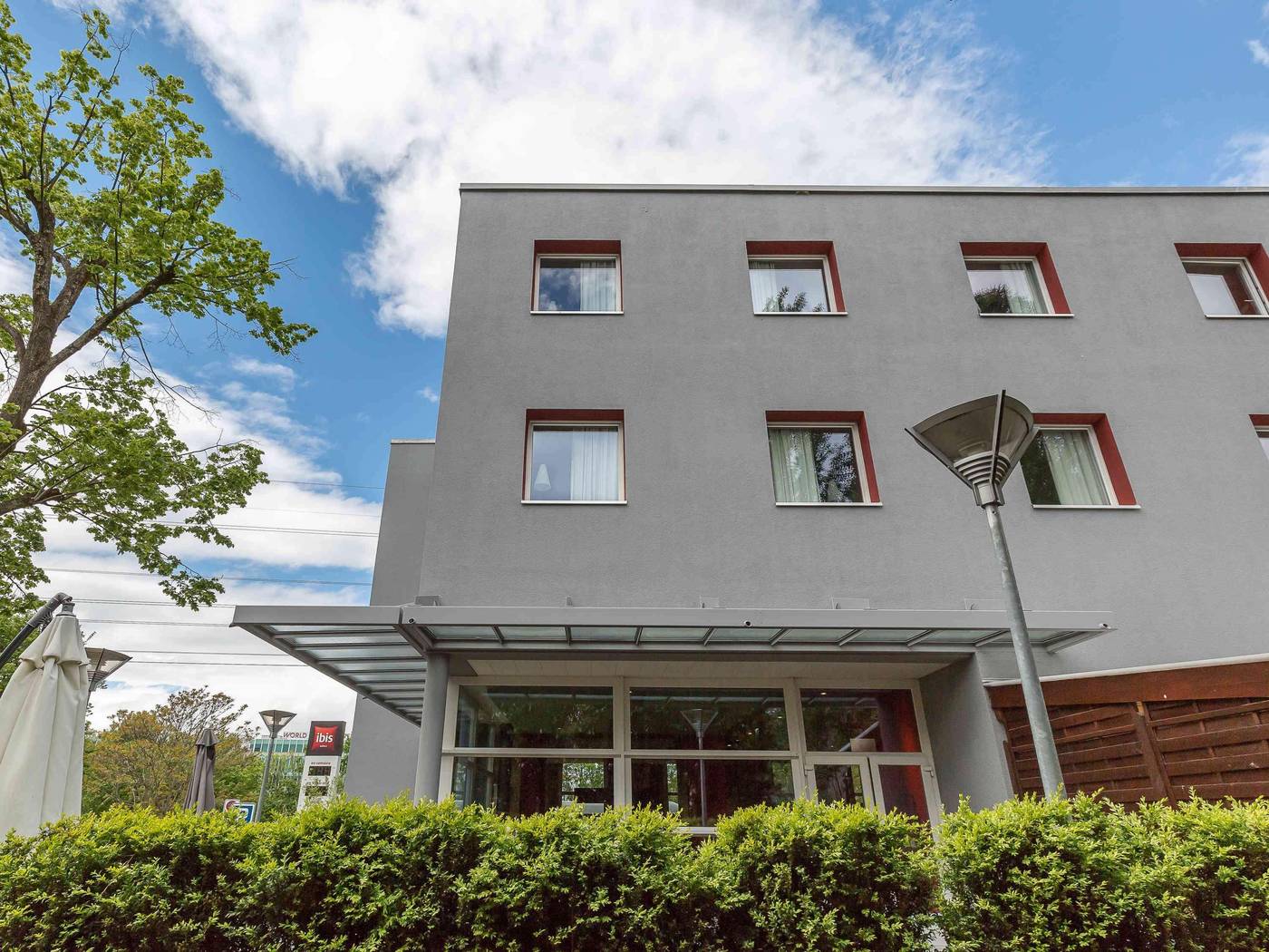 Ibis-Geneve-Aeroport-General-view-1