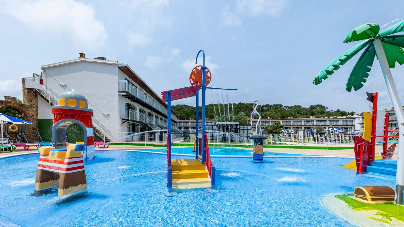 Medplaya-Sant-Eloi-Aparthotel-Pool-57
