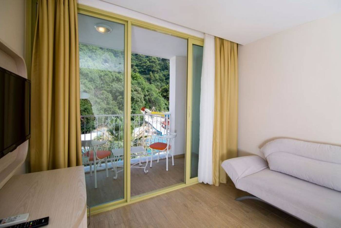 Mirage-World-Room-35