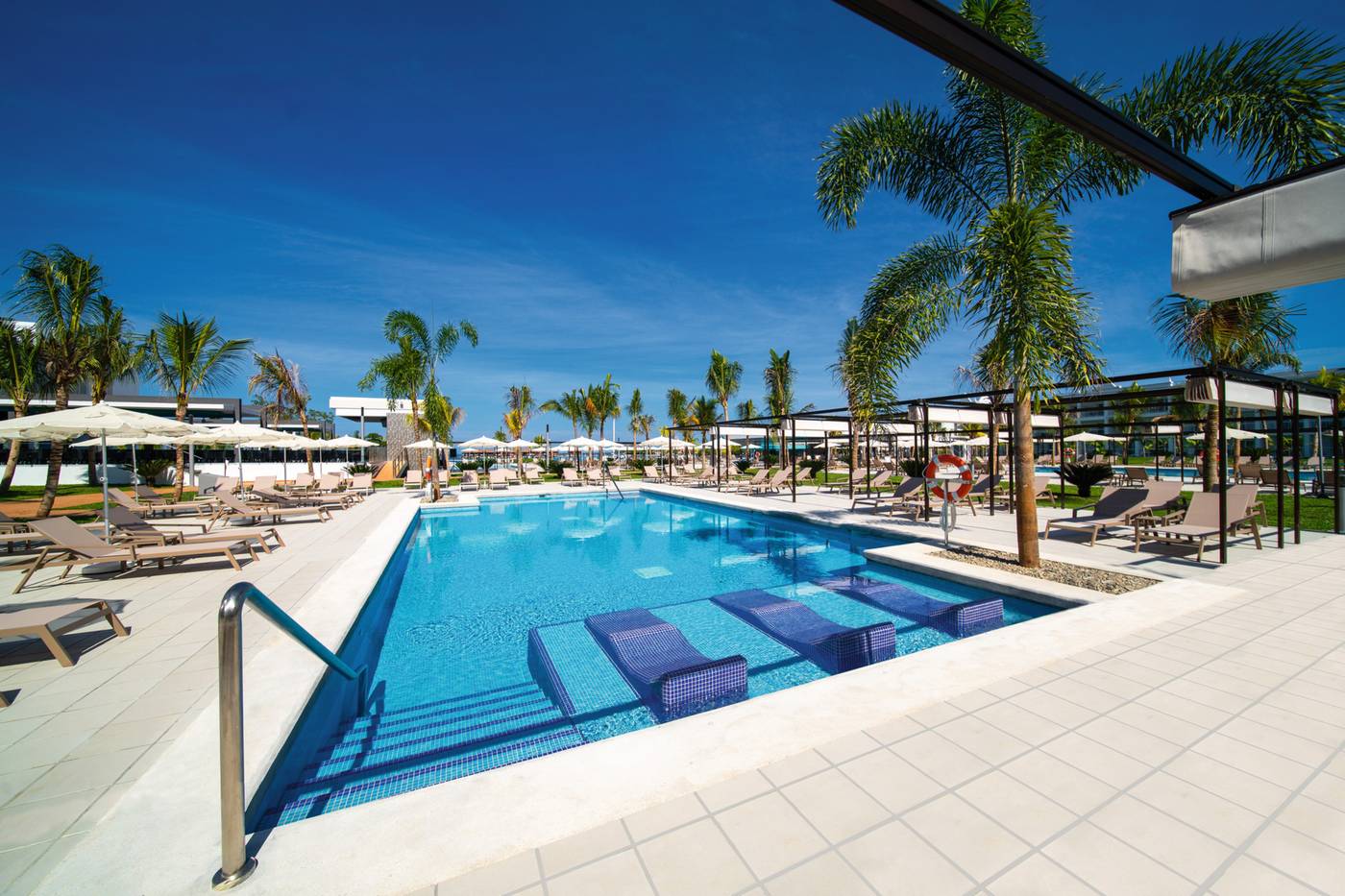 Riu-Montego-Bay-All-Inclusive-Pool-3