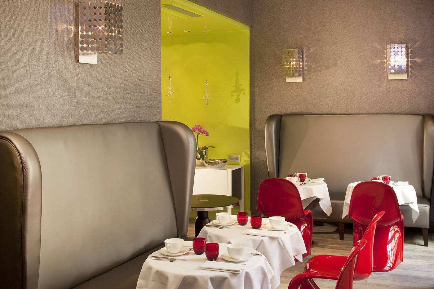 Le-Petit-Paris-Restaurant-53