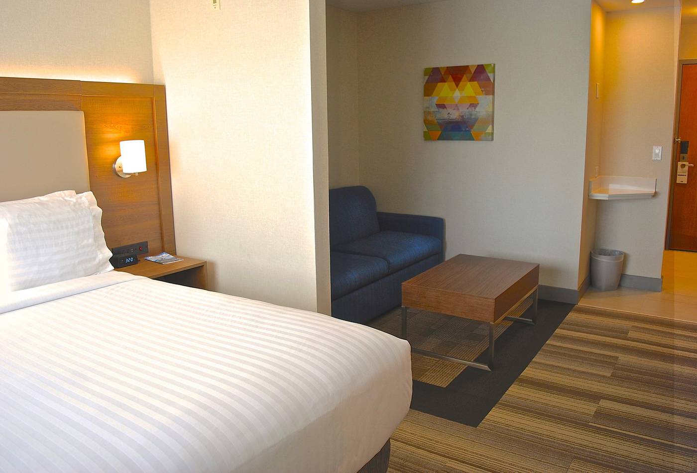 Holiday-Inn-Express-Vancouver-Airport-Richmond-Room-36