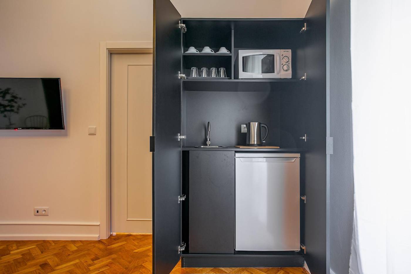 Home-Out-Rooms---Apartments-Room-96