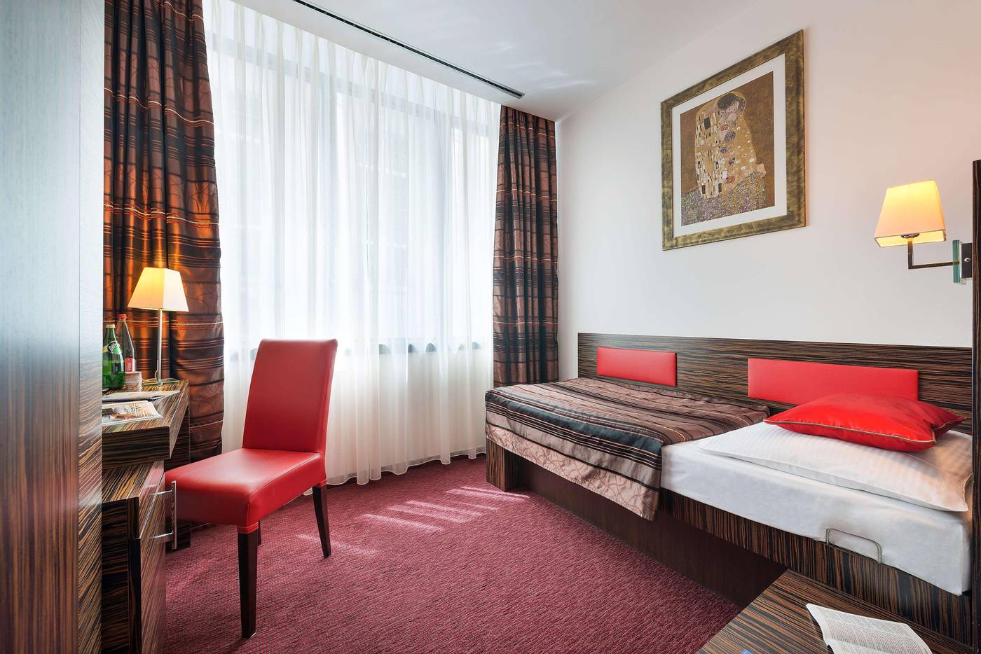 EA-Hotel-Crystal-Palace-Room-14