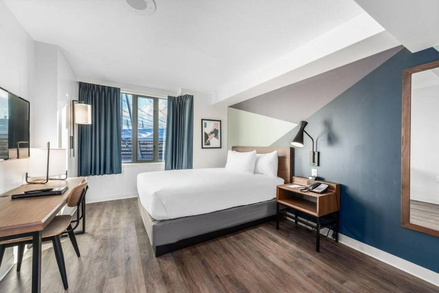 YWCA-Hotel-Vancouver-Room-12