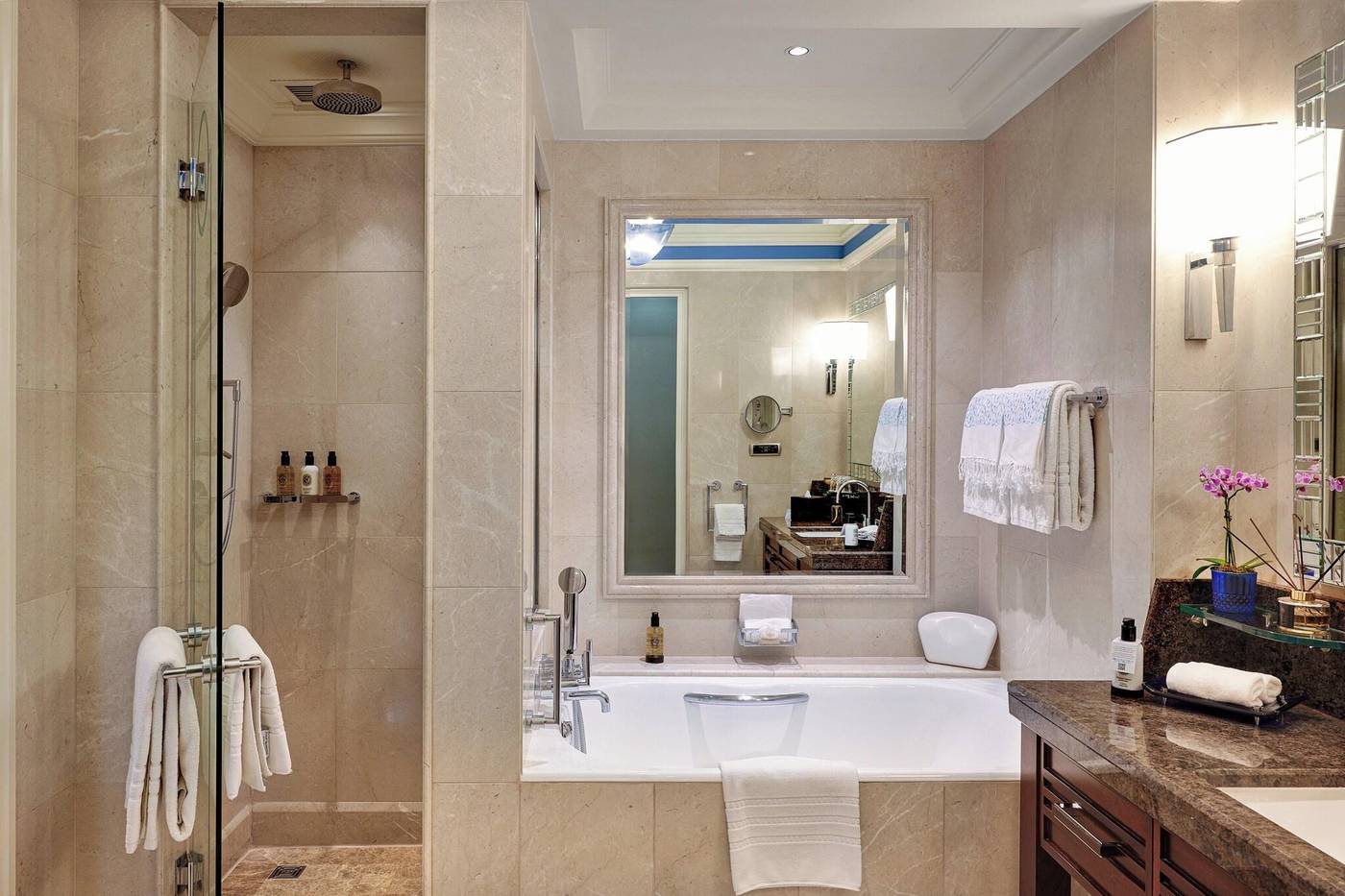 Four-Seasons-at-the-Bosphorus-Room-19