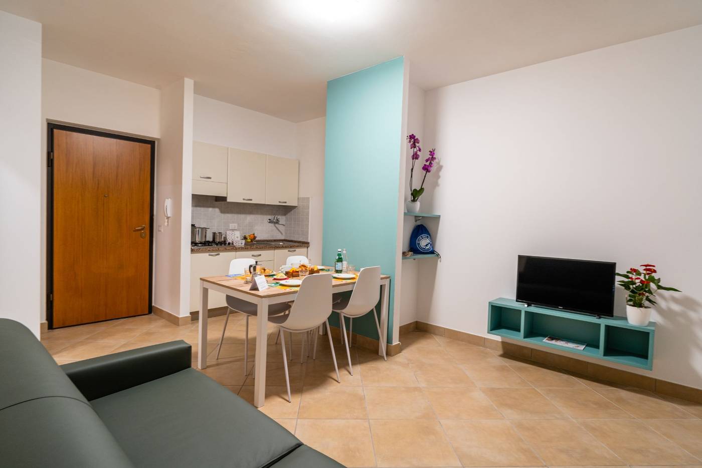 Club-del-Sole-Stork-Family-Collection-Room-6