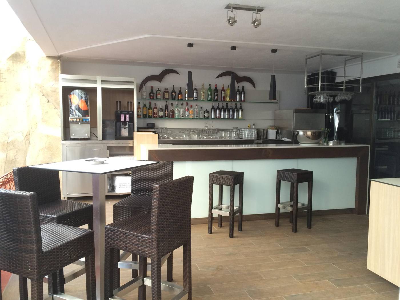 Apartamentos-Neptuno-Calella-Bar-35