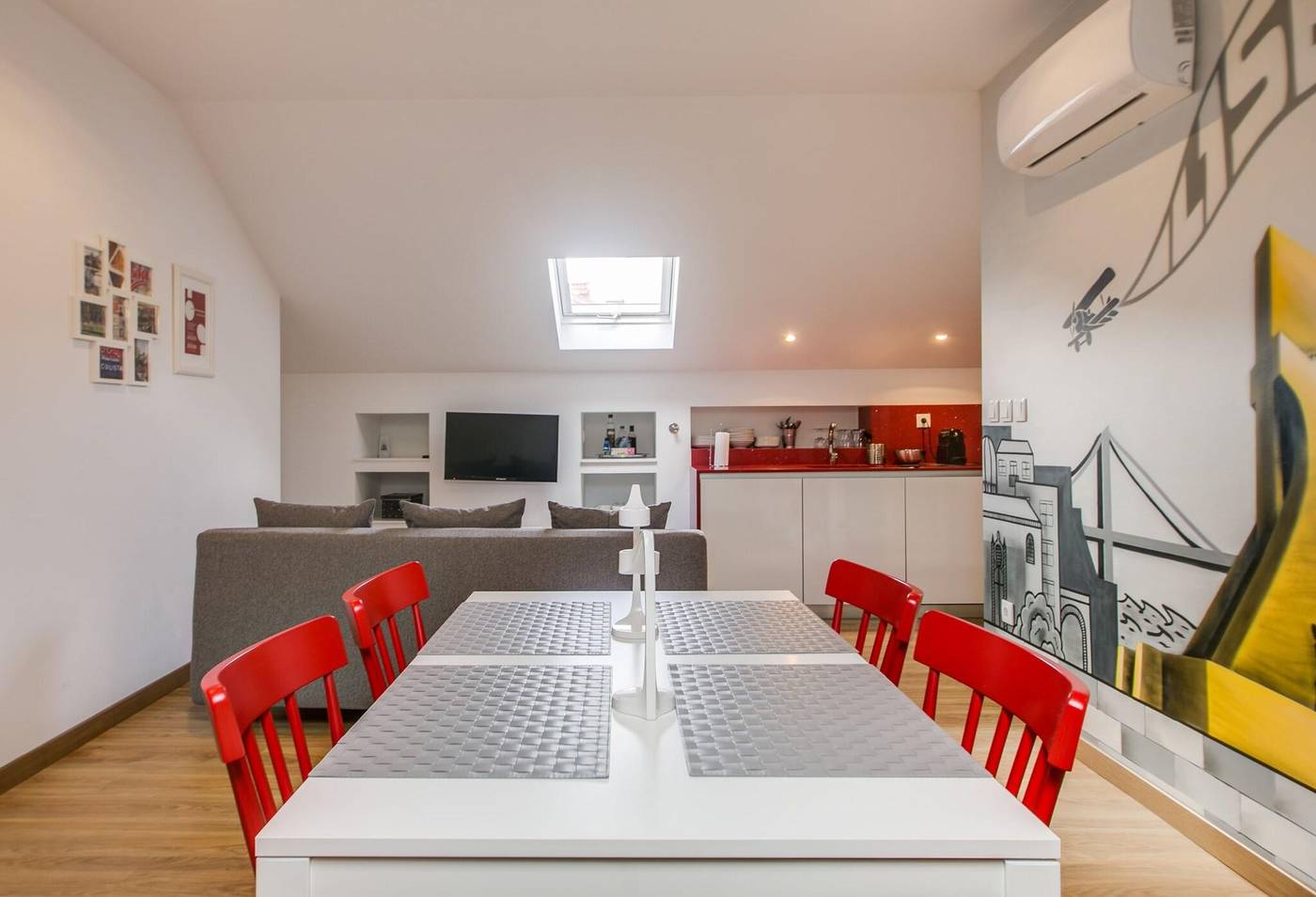 Home-Out-Rooms---Apartments-Room-14