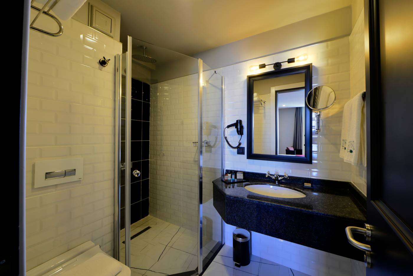 Poem-Special-Hotel-Room-15