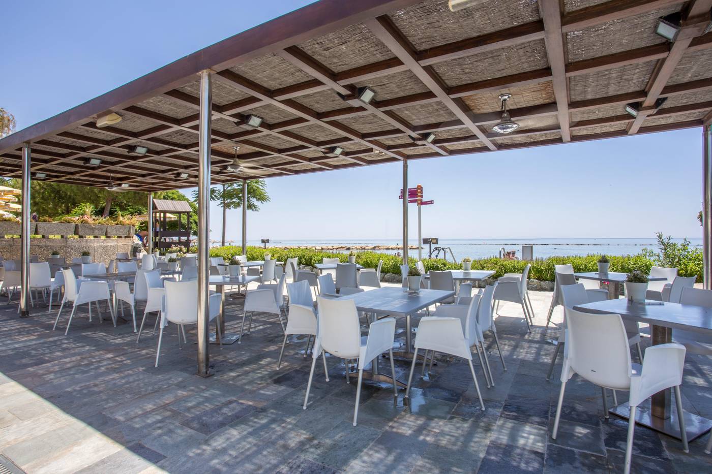Crowne-Plaza-Limassol-Restaurant-68