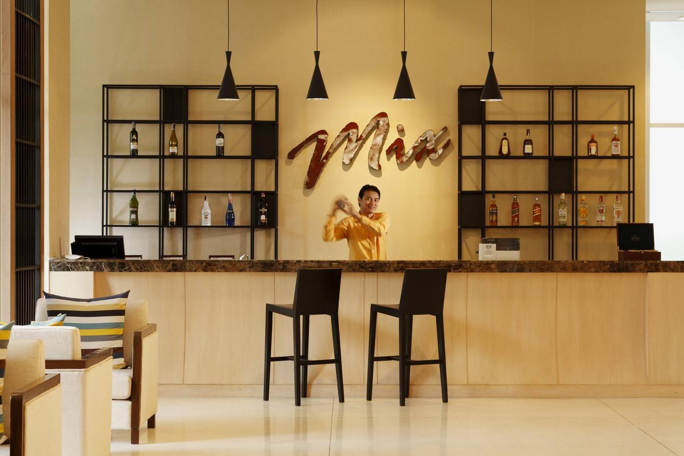 Centara-Life-Government-Complex-Hotel---Convention-Bar-5