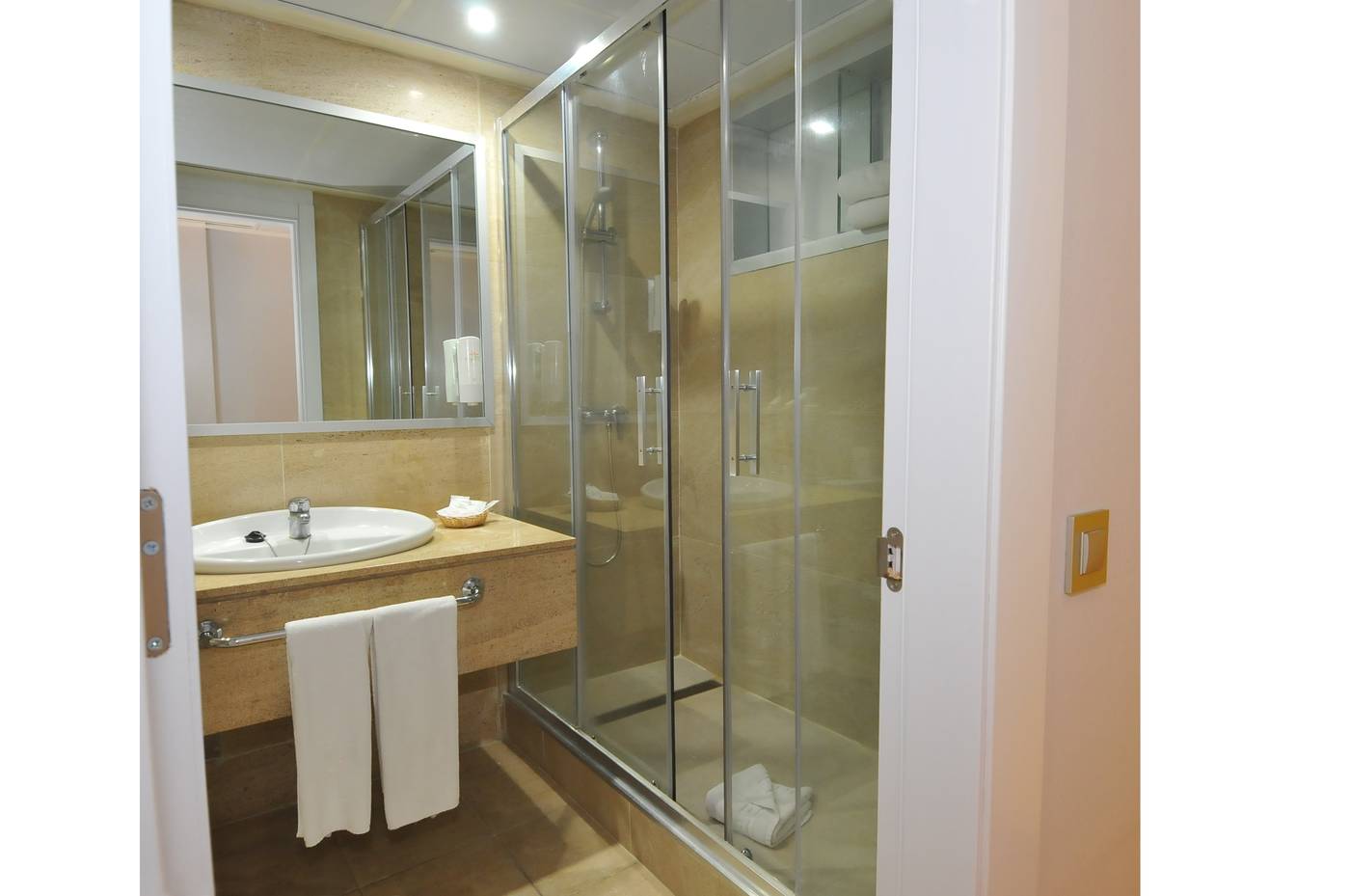 Paradise-Park-Fun-Lifestyle-Hotel-Room-50