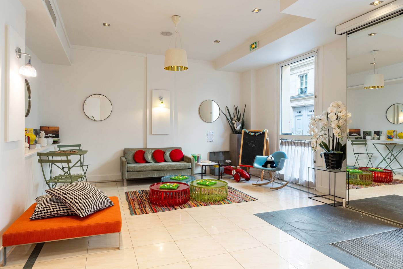 Acadia-Astotel-Lobby-1