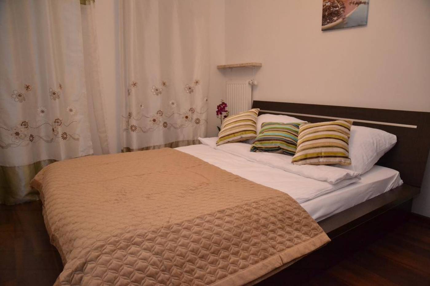 Senator-Warsaw-Apartments-Room-38