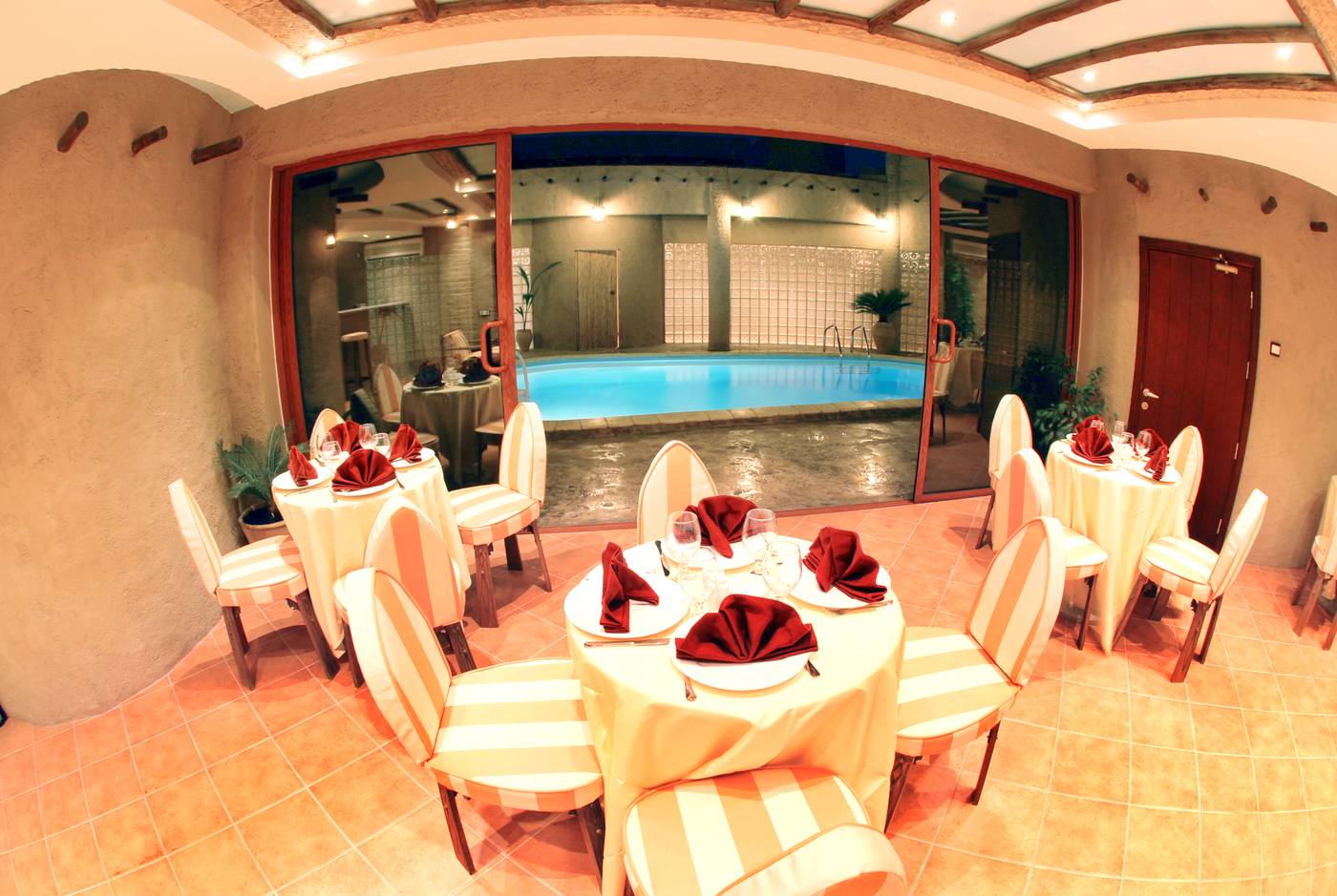 Al-Liwan-Suites-Restaurant-34