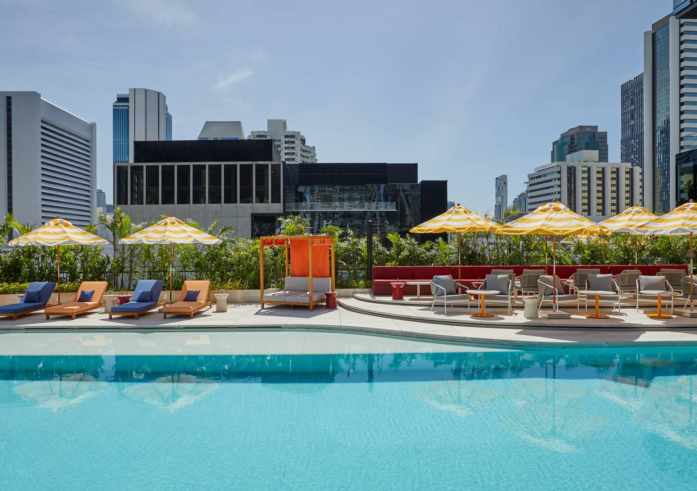 The-Standard--Bangkok-Mahanakhon-Pool-1