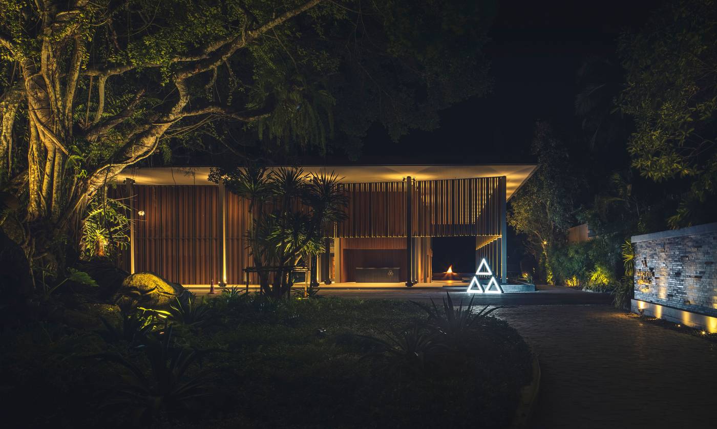 Anantara-Phuket-Layan-Resort---Spa-Lobby-19