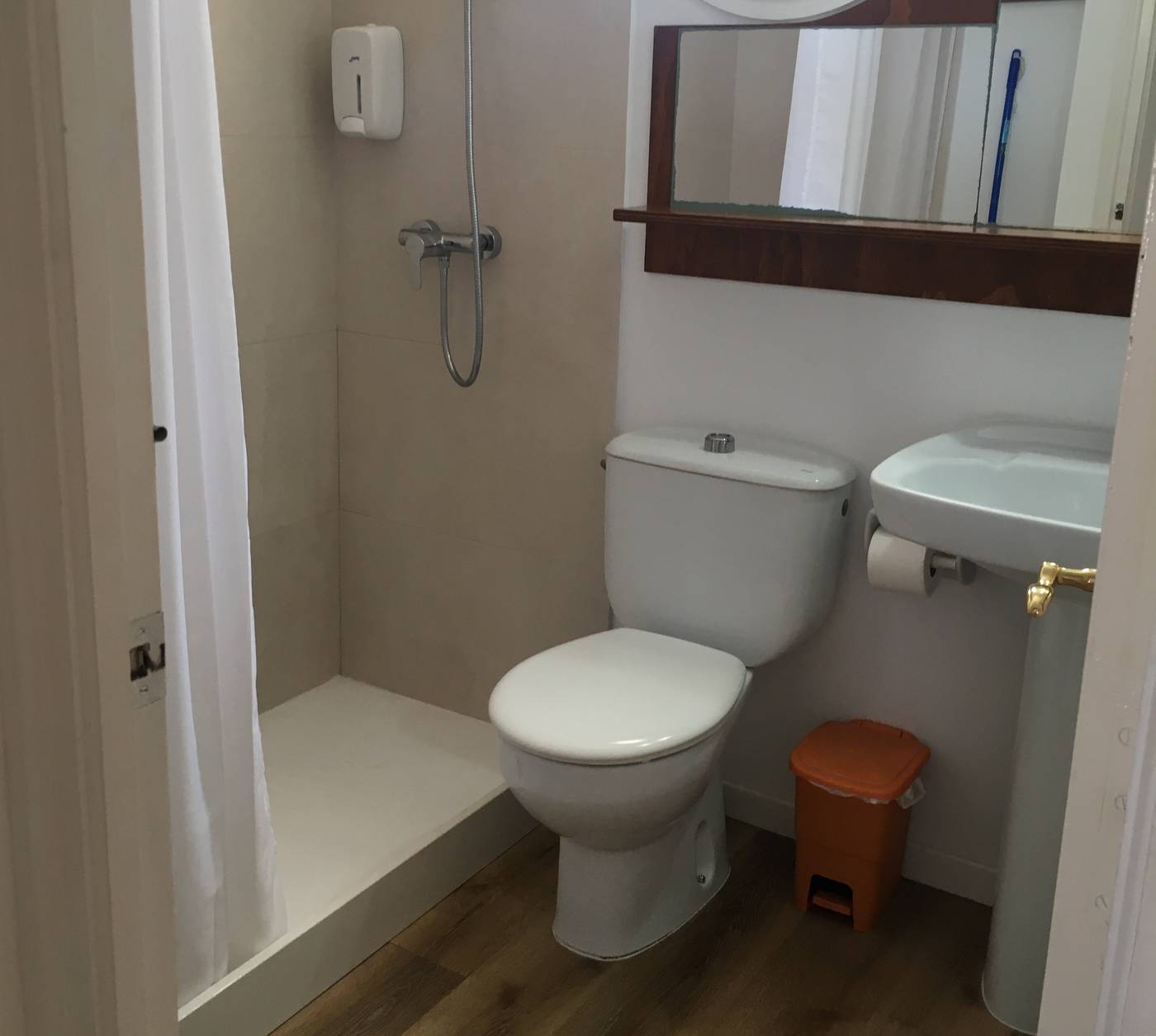 Nure-Cel-Blau-Room-53